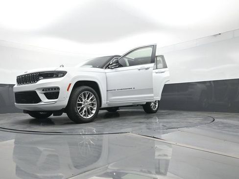 Used 2023 Jeep Grand Cherokee Summit RWD image 30