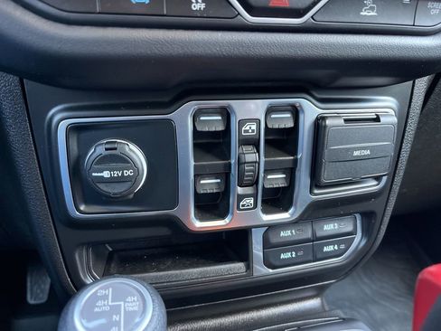 Certified 2025 Jeep Wrangler Unlimited Sahara image 13