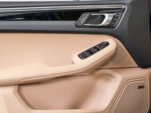 New 2026 Porsche Macan AWD/4WD image 6