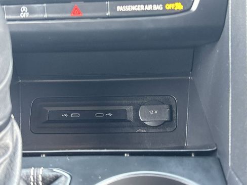 Certified 2022 Volkswagen Atlas Cross Sport SE image 25