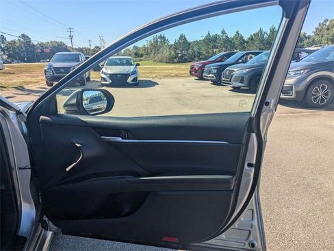 Used 2024 Toyota Camry SE image 31