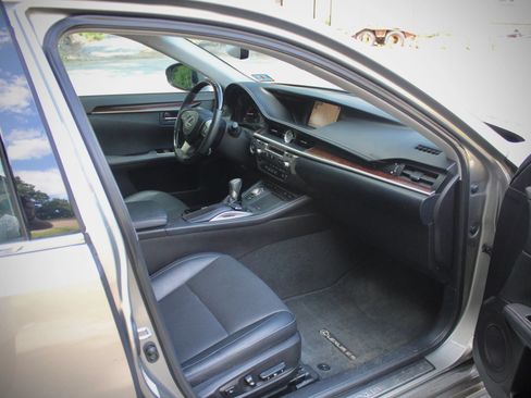 Used 2016 Lexus ES 350 w/ Navigation System Package FWD image 41