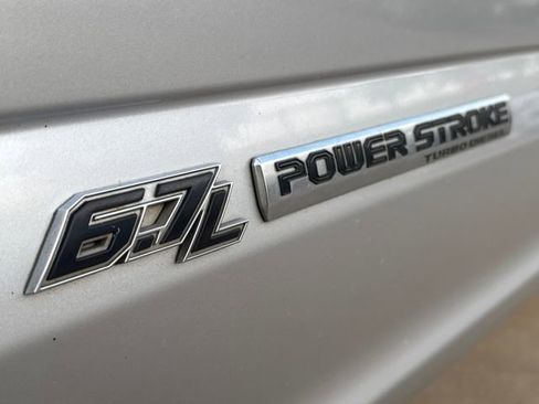 Used 2017 Ford F250 Platinum w/ Platinum Ultimate Package image 5