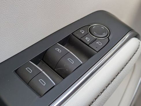 Used 2024 GMC Acadia Denali image 24