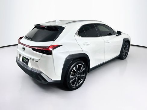 Used 2019 Lexus UX 200 w/ Premium Package FWD image 9