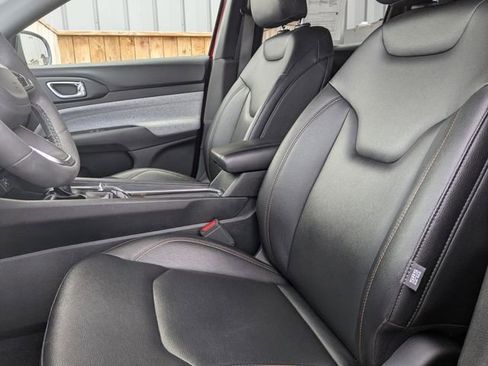 Used 2024 Jeep Compass Latitude image 25