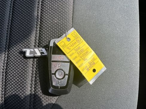 Used 2020 Ford Fusion SE AWD/4WD image 39
