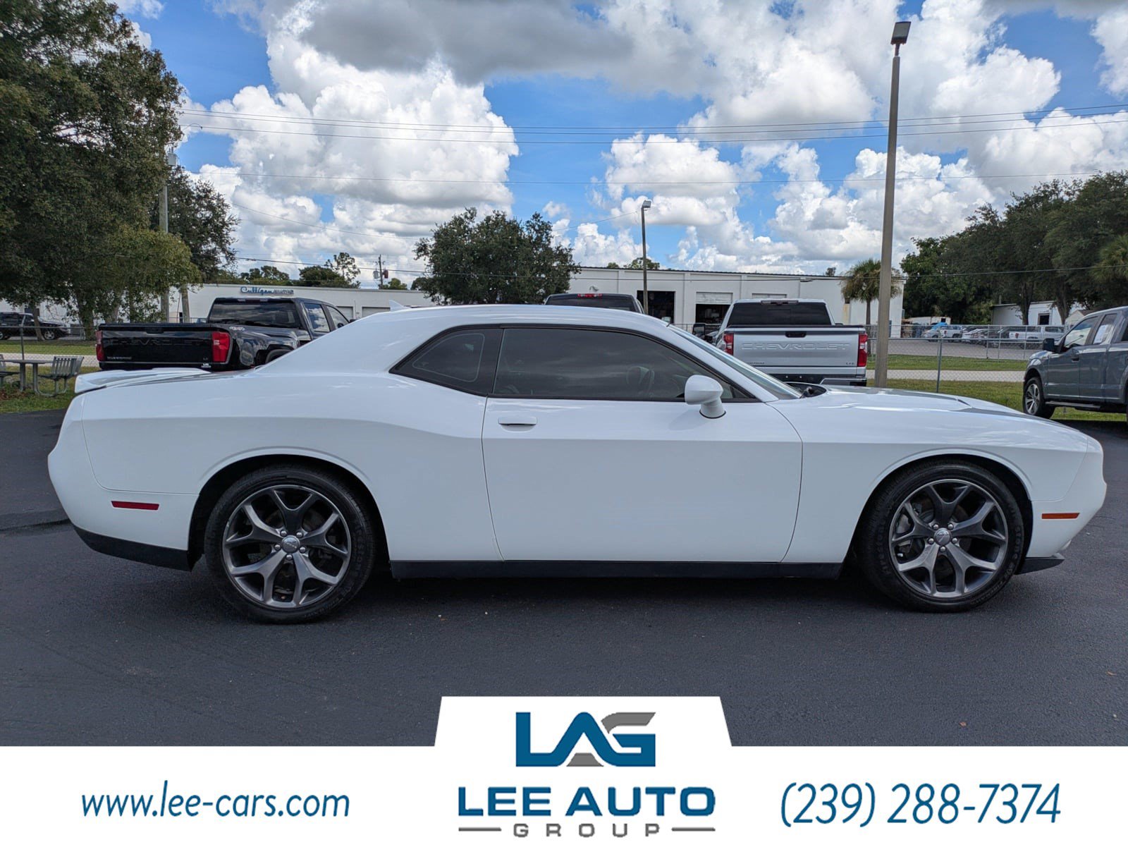 Used 2015 Dodge Challenger SXT Plus w/ Driver Convenience Group RWD image 2