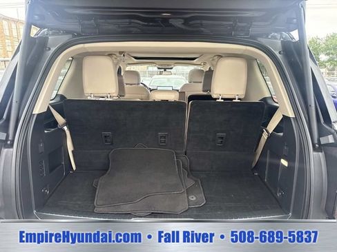 Used 2024 Ford Expedition Limited AWD/4WD image 6