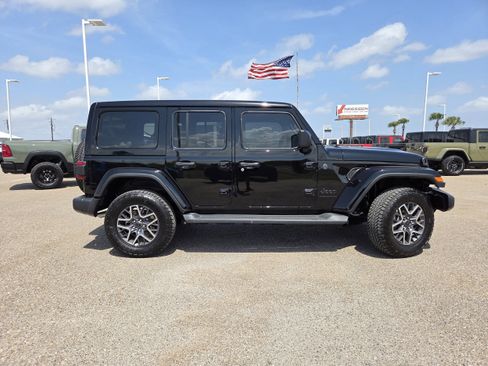New 2026 Jeep Wrangler Unlimited Sahara AWD/4WD image 8