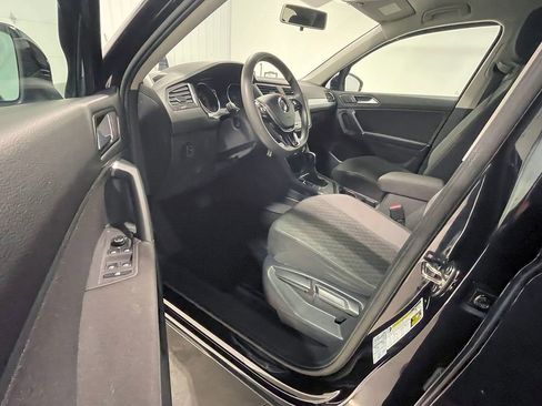 Used 2018 Volkswagen Tiguan S image 17