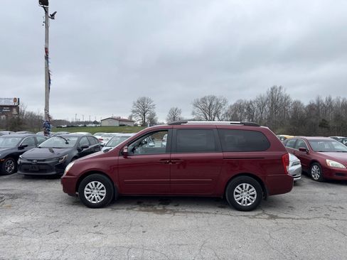 Used 2014 Kia Sedona LX image 3