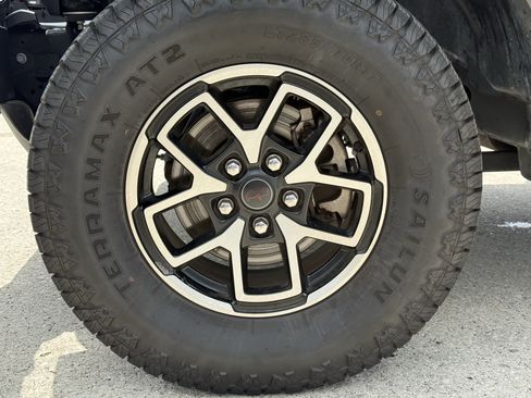 Used 2024 Jeep Wrangler Unlimited Rubicon AWD/4WD image 13