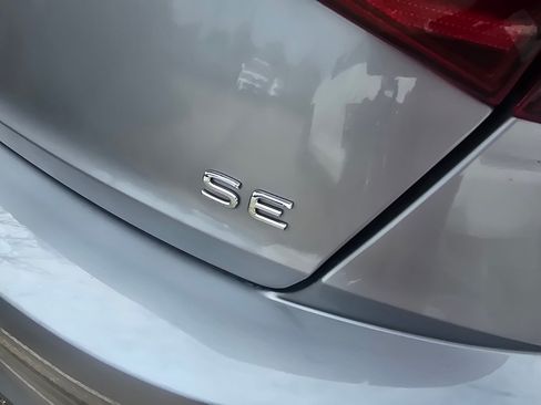 Used 2025 Volkswagen Jetta SE FWD image 10