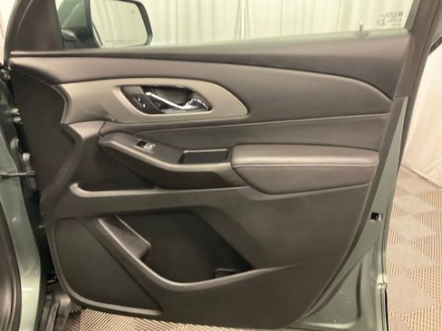 Used 2023 Chevrolet Traverse LT w/ Rear Camera Mirror Package image 29