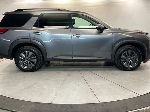 Used 2025 Nissan Pathfinder SV AWD/4WD image 7