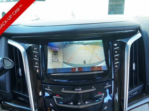 Used 2020 Cadillac Escalade Luxury image 19