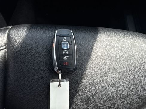 Used 2019 Lincoln MKC Premiere FWD image 24