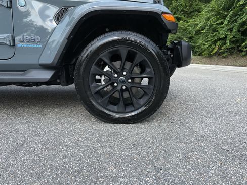Used 2025 Jeep Wrangler Unlimited Sahara AWD/4WD image 12