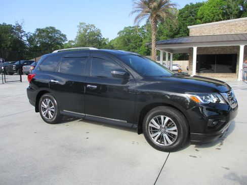Used 2018 Nissan Pathfinder S image 4