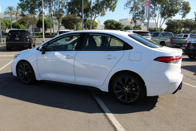 Certified 2024 Toyota Corolla SE w/ SE Package FWD image 7