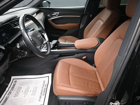 Used 2022 Audi e-tron Premium w/ Convenience Plus Package AWD/4WD image 14