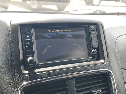 Used 2018 Dodge Grand Caravan SE FWD image 19