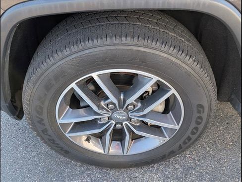 Used 2018 Jeep Grand Cherokee Limited image 9