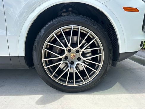Used 2023 Porsche Cayenne Platinum Edition image 15