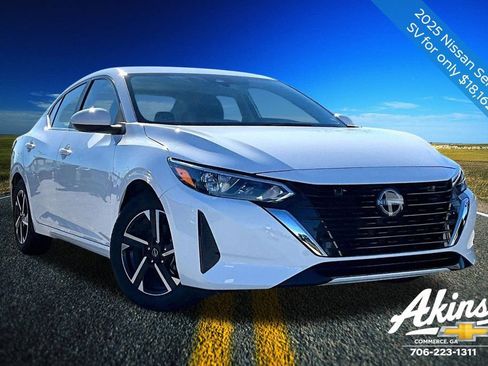 Used 2025 Nissan Sentra SV image 3