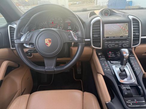 Used 2014 Porsche Cayenne Platinum Edition image 16