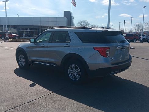 Used 2024 Ford Explorer XLT w/ Equipment Group 202A image 8