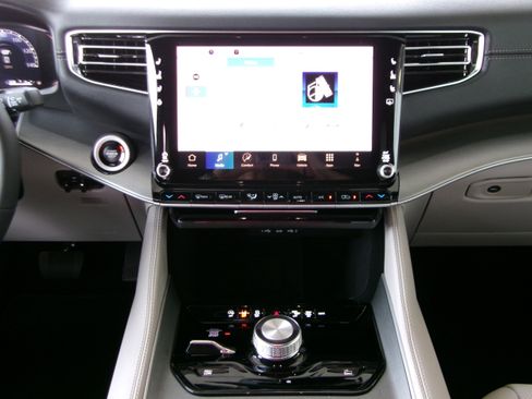 New 2026 Jeep Grand Wagoneer Limited AWD/4WD image 16