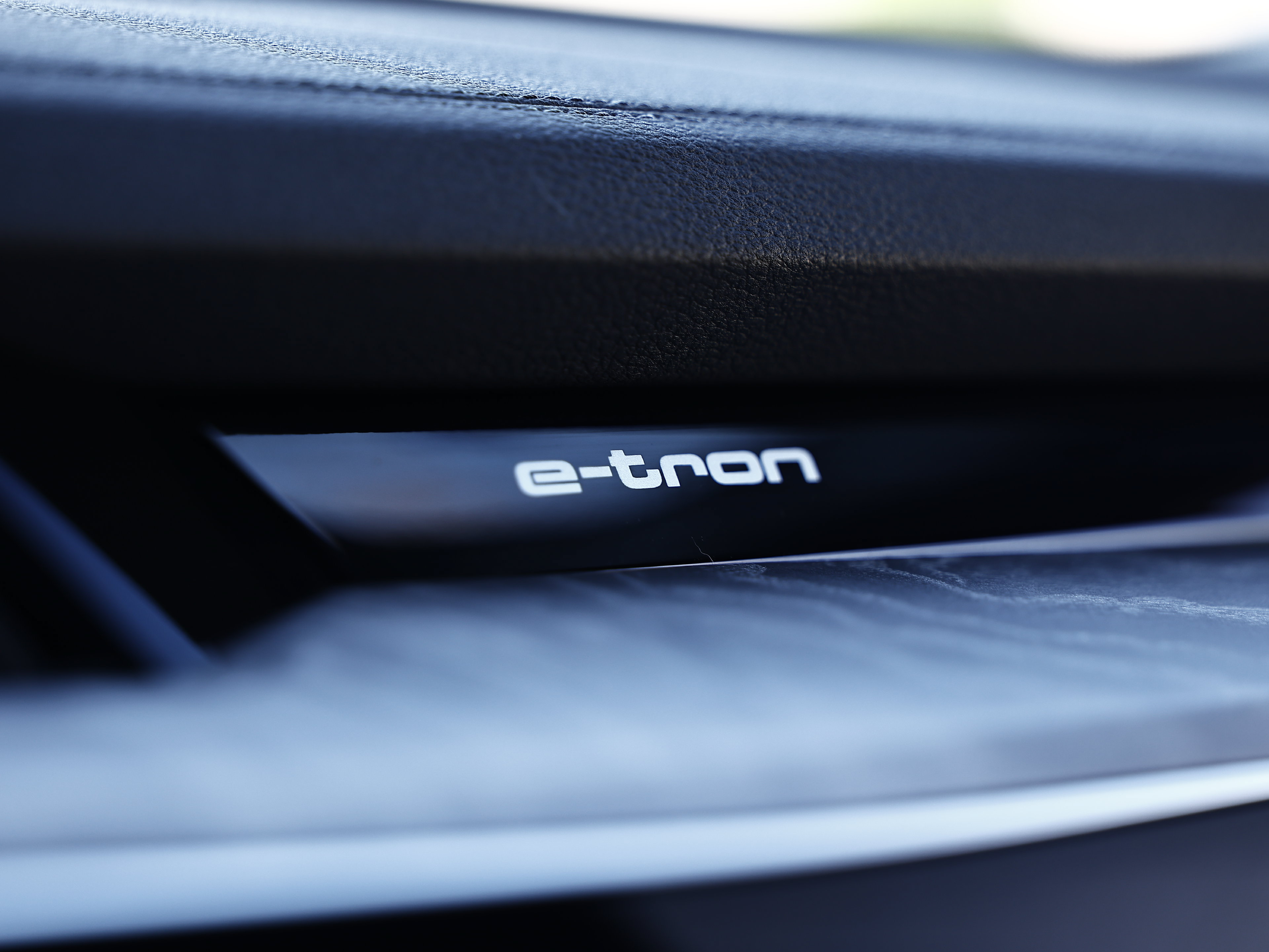 Used 2024 Audi Q8 e-tron Premium Plus AWD/4WD image 41
