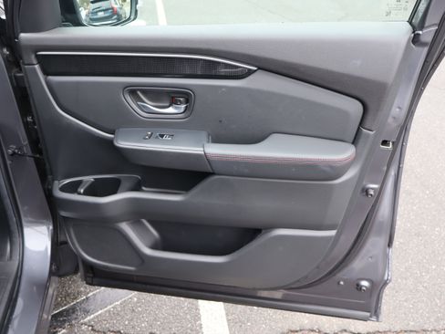 Used 2025 Honda Pilot Black Edition image 41