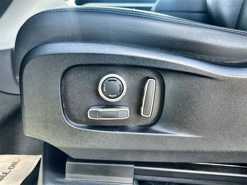 Used 2023 Land Rover Defender 130 S image 21