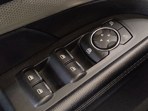 Used 2016 Ford Explorer XLT w/ Equipment Group 201A FWD image 27