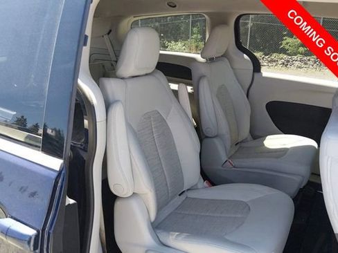 Used 2018 Chrysler Pacifica Touring Plus FWD image 6