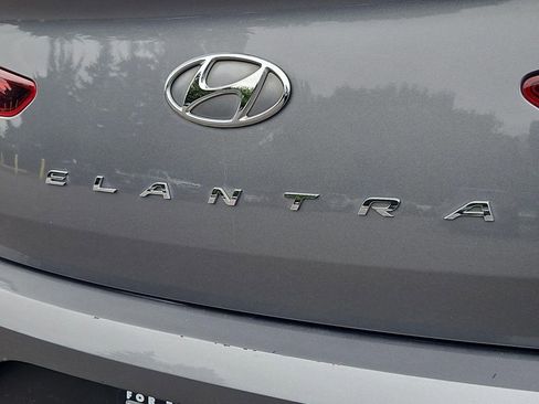Used 2019 Hyundai Elantra SE FWD image 26