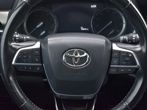 Used 2020 Toyota Highlander XLE AWD/4WD image 33