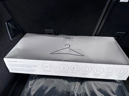 Used 2019 Land Rover Range Rover Velar R-Dynamic SE image 39