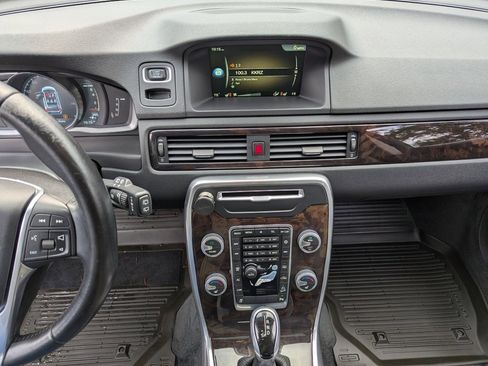 Used 2016 Volvo XC70 T5 Premier w/ Proximity Package image 17