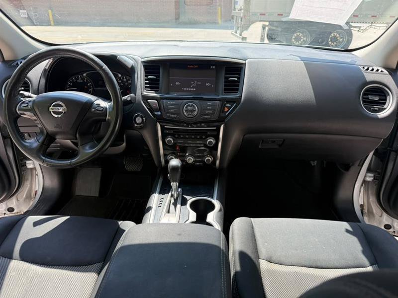 Used 2017 Nissan Pathfinder SV FWD image 14