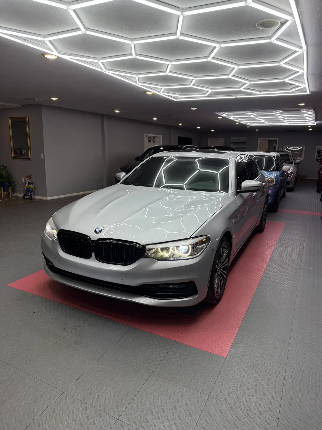 Used 2018 BMW 530e w/ Premium Package 2 RWD image 2