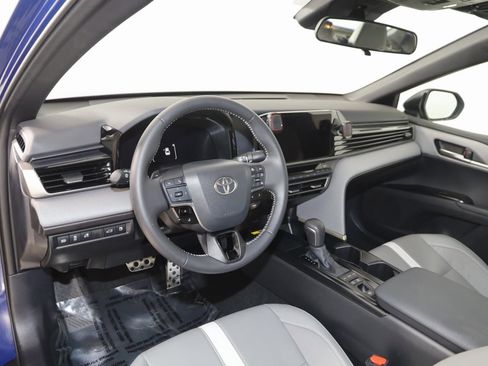 Used 2025 Toyota Camry SE image 25