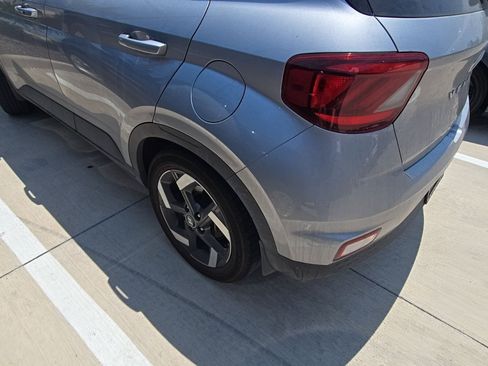 Used 2025 Hyundai Venue SEL FWD image 9