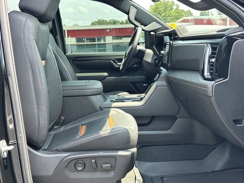Used 2024 GMC Sierra 2500 AT4 w/ Technology Package AWD/4WD image 12