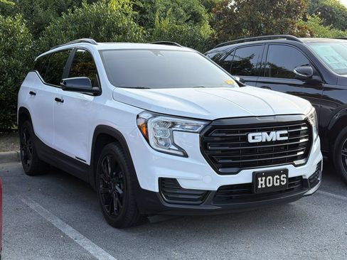 Used 2023 GMC Terrain SLE w/ Driver Convenience Package FWD image 3