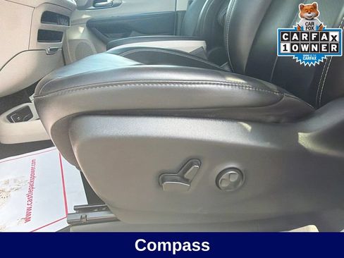 Used 2023 Chrysler Pacifica Touring-L FWD image 29