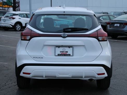 Certified 2025 Nissan Kicks Play S image 9